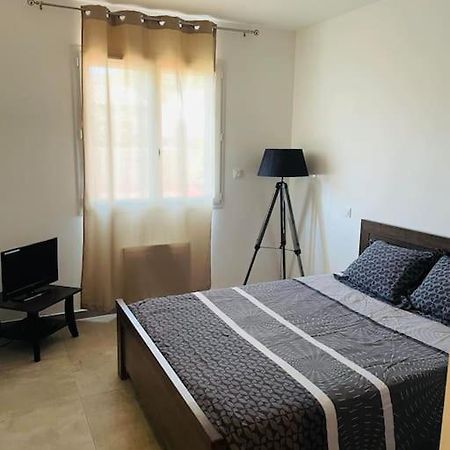 Ouveillan Jolie Maison De Village 2 Chambres מראה חיצוני תמונה