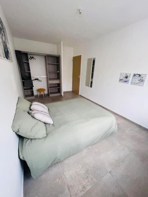 Ouveillan Jolie Maison De Village 2 Chambres מראה חיצוני תמונה